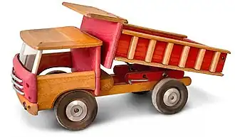 Camion à benne basculante, fabriqué dans les années 1960/1970.