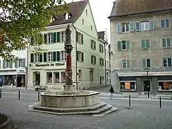 photographie d'une place de Délemont