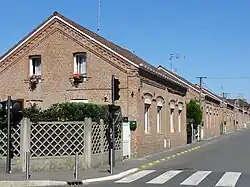 Un alignement de maisons.