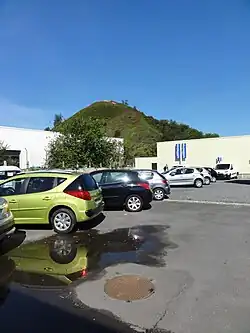 Le puits no&nbsp;1 dans son environnement.