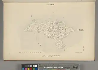 Les trois enceintes. Plan du site (avec orientations : Nord vrai et Nord des textes hiéroglyphiques (Mariette 1870).