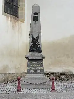 Le monument aux morts.