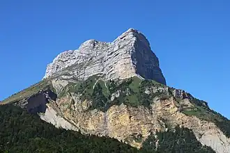 Vue de la dent de Crolles depuis la route du col du Coq, au sud.