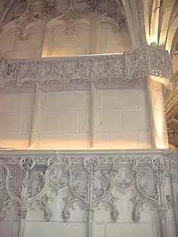 Sculpture de dentelle de pierre à l'intérieur.