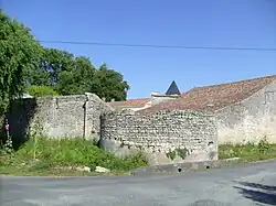 Vestiges du château féodal.