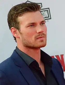 Derek Theler&nbsp;dans le rôle de Daniel Mellencamp Wheeler.