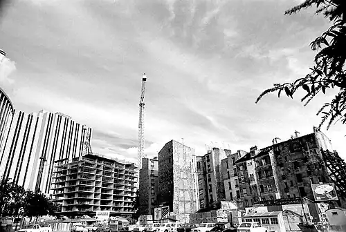 Démolitions en vue de l'aménagement de la place de Catalogne, en 1974.