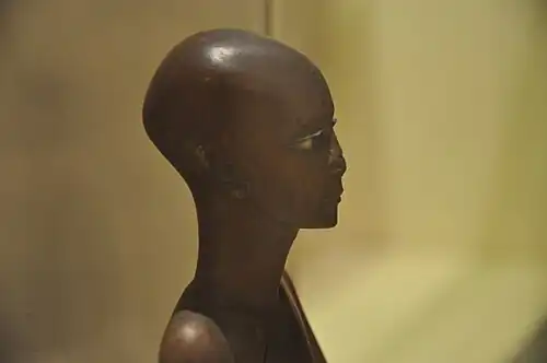 Administrateur. Statuette. Bois peint, v.1800. Musée royal de l'Ontario