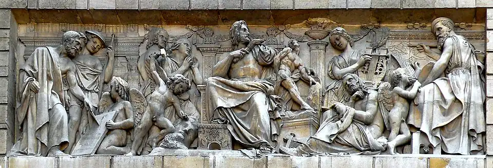 Prométhée animant les Arts, détail de la façade de la cour du pont du Palais Bourbon (1837).