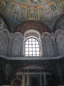 Intérieur du baptistère des Orthodoxes (Ve siècle).