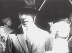 Début du deuxième vol d'Alberto Santos-Dumont. Les ailerons octogonaux dans les cellules externes de l'aile sont bien visibles, ainsi que l'instabilité en roulis qu'ils étaient censés corriger.