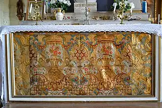 Devant d'autel latéral de l'église Saint-Pierre.