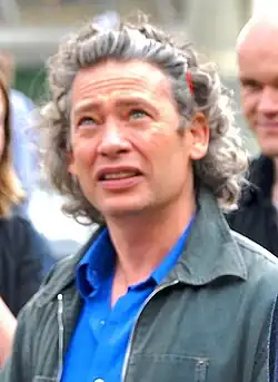 Dexter Fletcher interprète John Martin