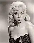 Diana Dors(Elle-même)