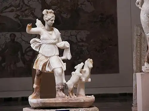 Statue de Diane déesse de la chasse et de la lune.