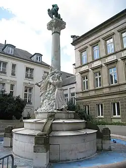 Monument dédié aux poètes Dicks et Michel Lentz.