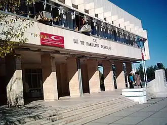 Un bâtiment de l'université