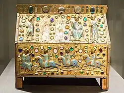 Châsse des rois mages par le maître des grosses étoiles (vers 1225, Musée national du Danemark).