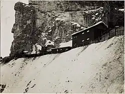 Abris de la Grande Guerre sur les pentes du Monte Piana.