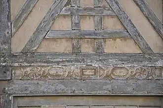 Un des motifs de la façade, en septembre 2011.