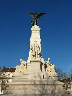 Le monument Sadi Carnot.