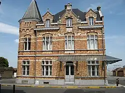 Fichier:Diksmuide NMVB stationsgebouw 2.JPG