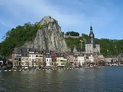 La Meuse à Dinant (citadelle et collégiale).