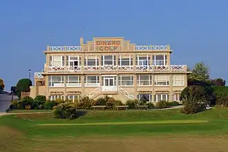 Le club-house qui a remplacé le premier bâtiment en 1927.