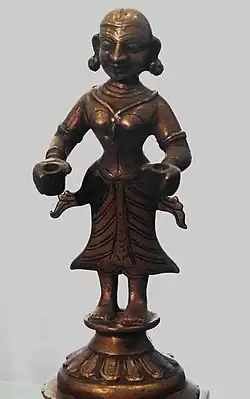 Dipa Lakshmi (porteuse de lampe, ici absente). Bronze ciselé. Inde du Sud. Fin XIXe - début XXe&nbsp;siècle