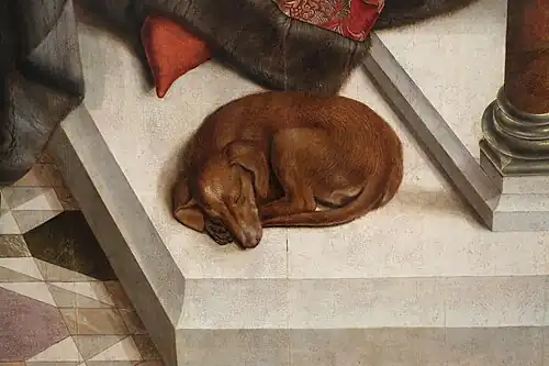 Chien endormi aux pieds de l'empereur.
