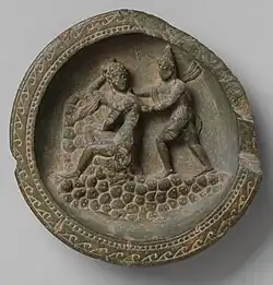 Apollon et Daphné. Schiste, D. 10,6&nbsp;cm, H. 0,4&nbsp;cm. MET