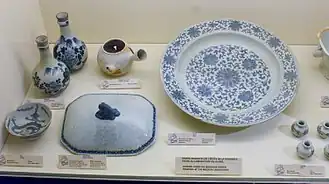 Vaisselle chinoise trouvée sur l'épave de la Boussole et déposée au musée maritime de Nouvelle-Calédonie, ancienne muséographie.