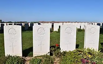 Tombes de quatre soldats australiens tombés lors de l'Offensive allemande de 1918.