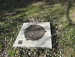 La tête de puits matérialisée no&nbsp;5 ter.