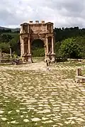La place des Sévères et l'arc de Caracalla
