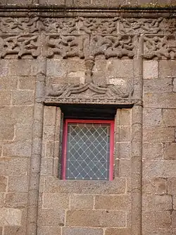 L'ornementation exubérante de la tour septentrionale.