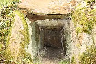 L'entrée du dolmen.