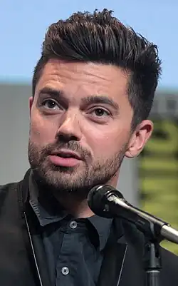 Dominic Cooper interprète Howard Stark.