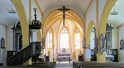 L'intérieur de l'église Saint-Julien.