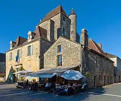 L'hôtel des Gouverneurs dont la partie sur la gauche correspond à la mairie.