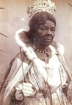 Dona Santa, reine du maracatu Elefante, vers 1935.