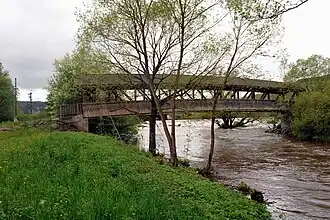 Pont couvert en bois.