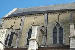 Arcs-boutants et modillons