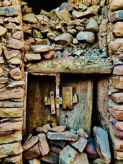 Porte d'une vieille maison à Chinguetti en 2020.