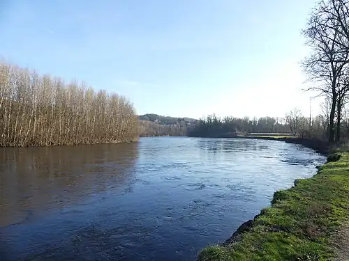La Dordogne entre les lieux-dits la Borgne de la Dame et les Borgnes de Lavigerie.