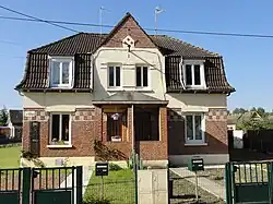 Habitations groupées par deux.