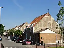 Habitations groupées par deux.