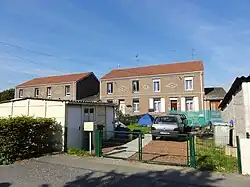 Des habitations groupées par quatre.