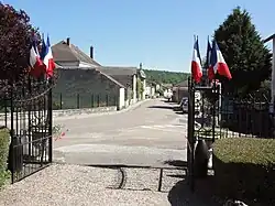 Doulaincourt, avenue du Maréchal de Lattre de Tassigny, tracé commun à la D 194 et la D 253.