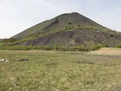 Le terril no&nbsp;87 Lavoir Hénin-Est.